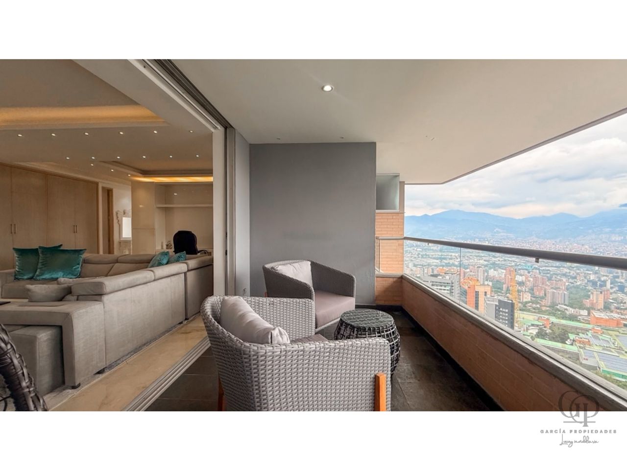 Apartamento de lujo con vista a Medellín