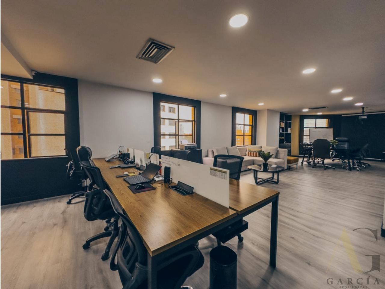 Oficina Dann Carlton — El Poblado