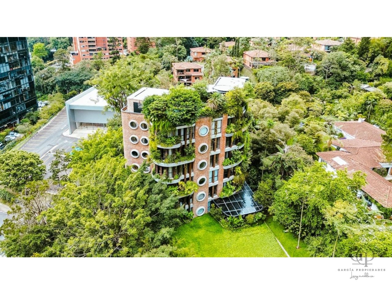 Edificio de lujo en El Poblado, Medellín